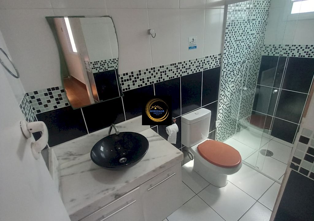 Imagem imóvel Casa em Mongaguá com 8 dormitórios