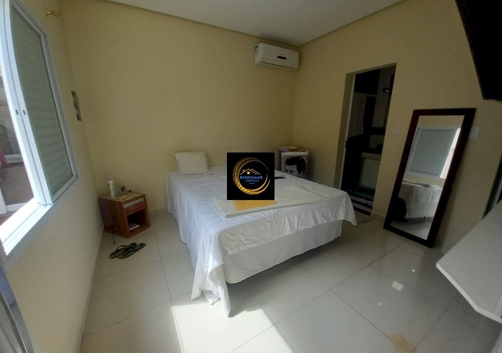 Imagem imóvel Casa em Mongaguá com 8 dormitórios