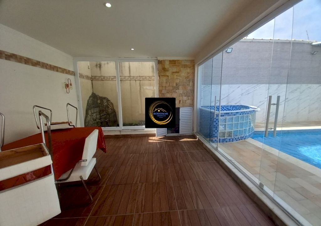 Imagem imóvel Casa em Mongaguá com 8 dormitórios