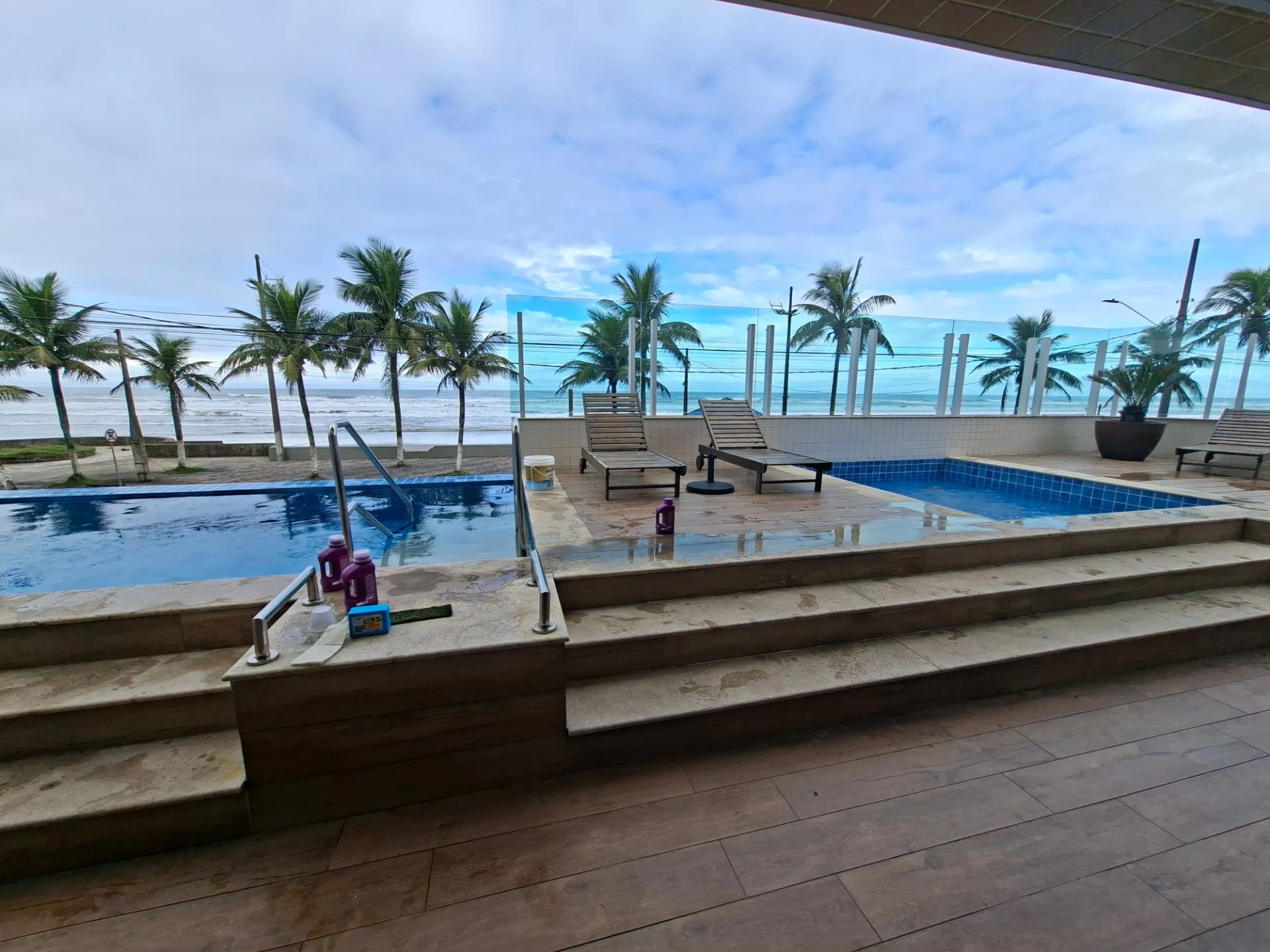 Apartamento com 2 dormitórios com vista para o mar no bairro Jar…