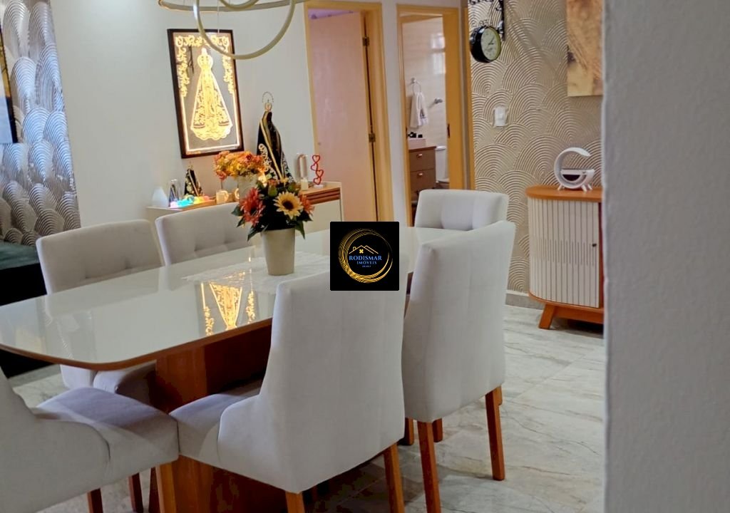 Apartamento em Mongaguá com 4 dormitórios